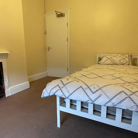 Rooms In A Victorian Comfortable 4-Bedroom House In Milton Keynes Rooms Not En-Suites Wolverton  エクステリア 写真