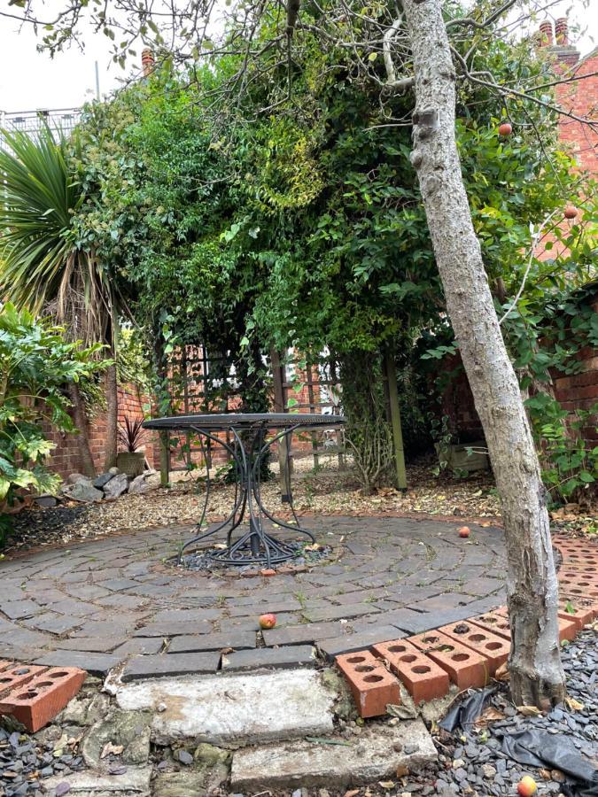 Rooms In A Victorian Comfortable 4-Bedroom House In Milton Keynes Rooms Not En-Suites Wolverton  エクステリア 写真