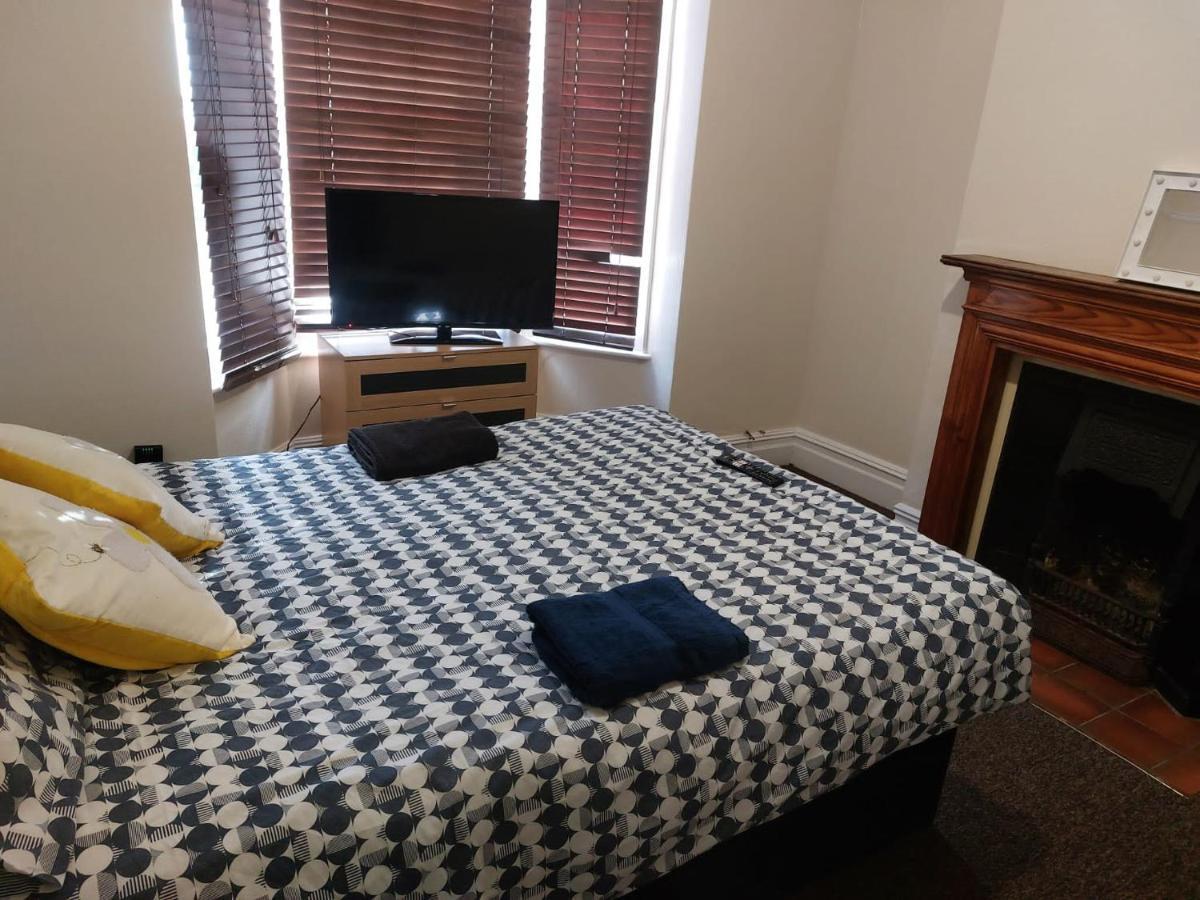 Rooms In A Victorian Comfortable 4-Bedroom House In Milton Keynes Rooms Not En-Suites Wolverton  エクステリア 写真