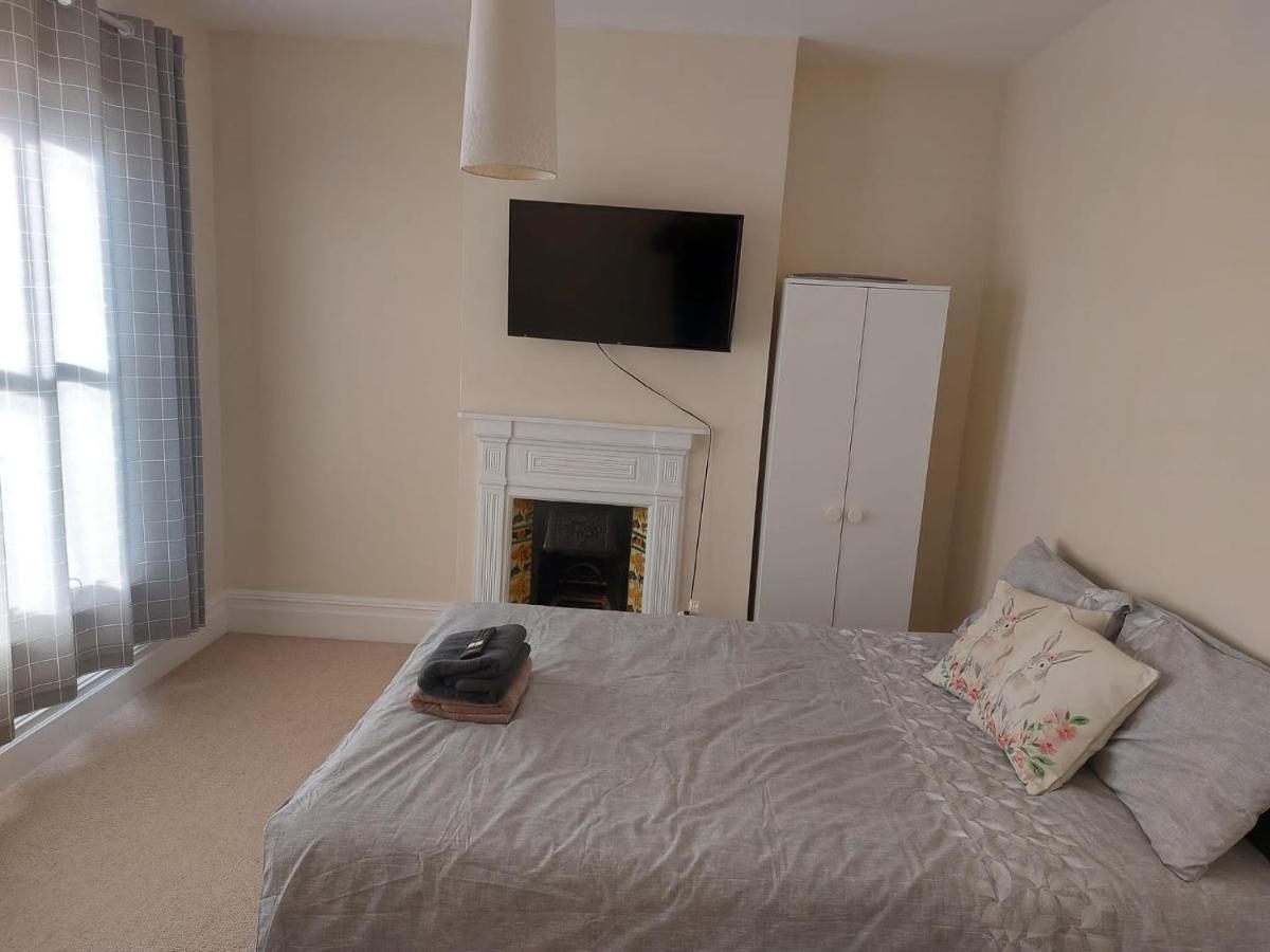 Rooms In A Victorian Comfortable 4-Bedroom House In Milton Keynes Rooms Not En-Suites Wolverton  エクステリア 写真