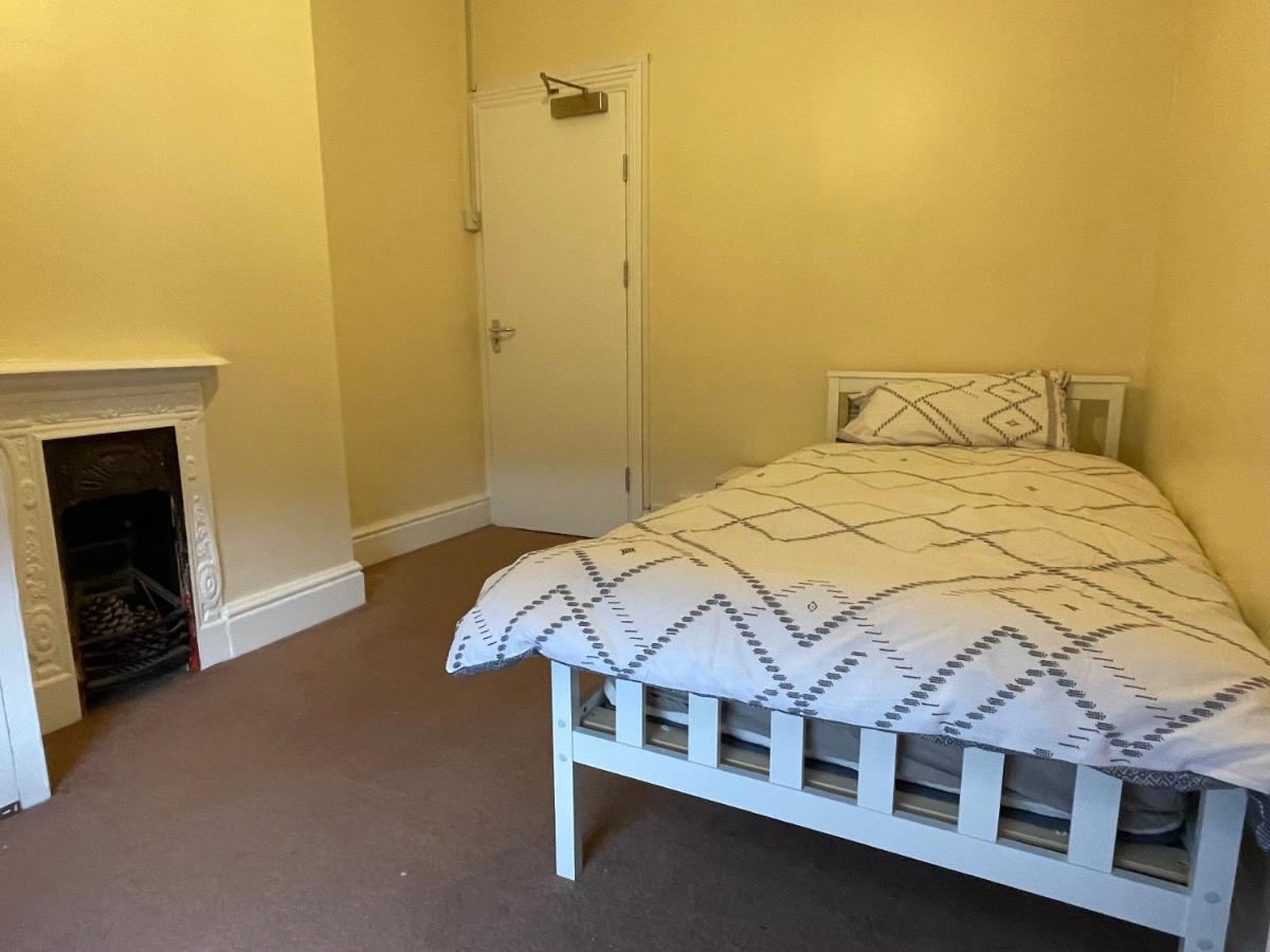 Rooms In A Victorian Comfortable 4-Bedroom House In Milton Keynes Rooms Not En-Suites Wolverton  エクステリア 写真